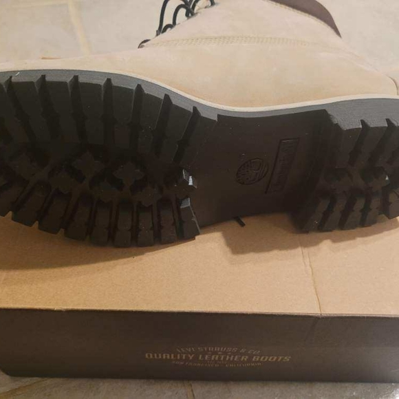 New Timberland boots - Picture 3 of 4